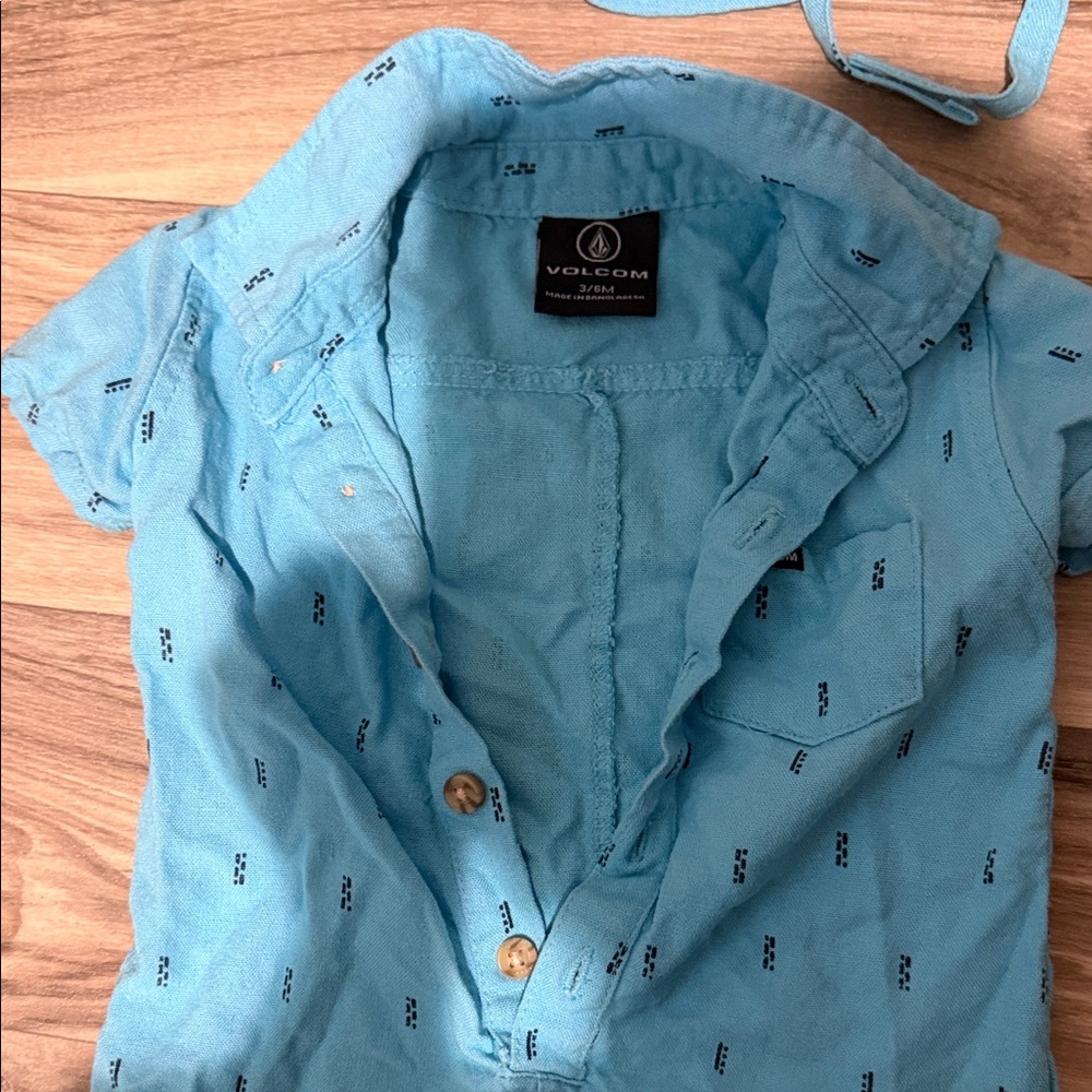 Volcom Light Blue Button-Up - Picture 2 of 4